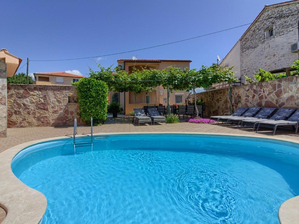 Spacious Holiday Home In Peroj With Private Pool Zewnętrze zdjęcie